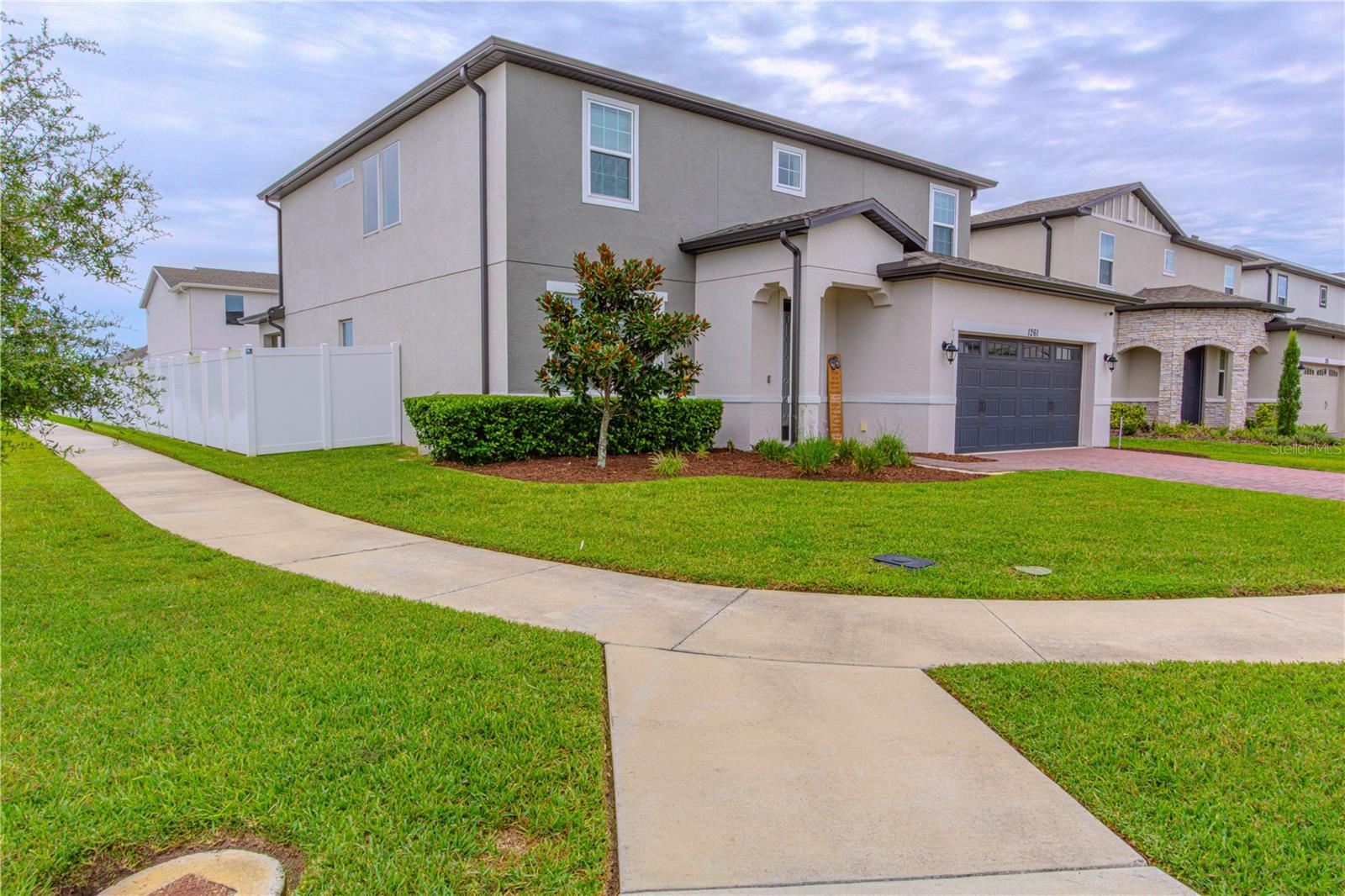 1261 Lone Palm Way Property Photo 21