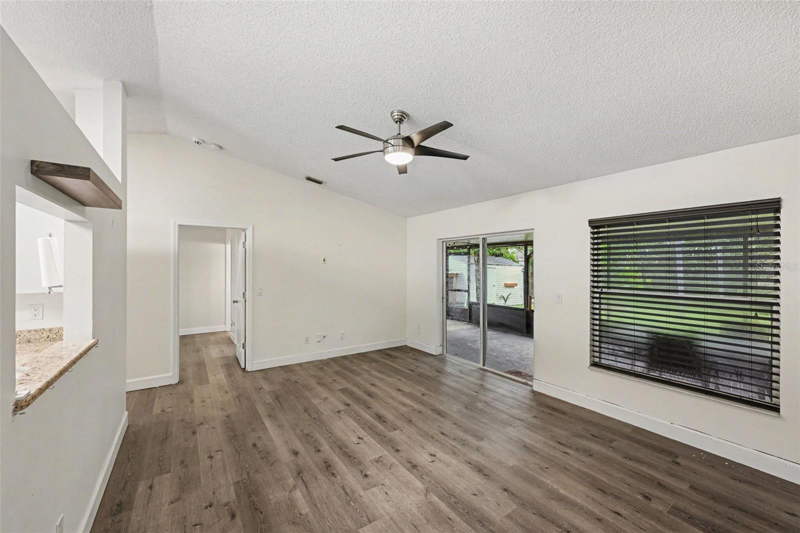 6289 Leonard Ave Property Photo 5