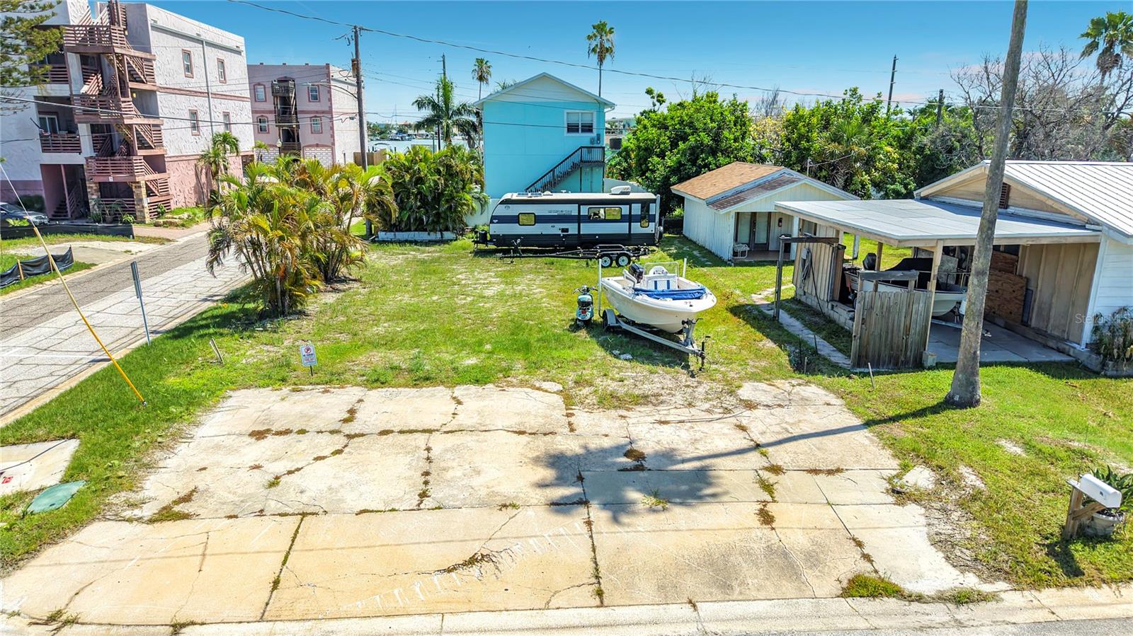14065 Palm St Property Photo 14