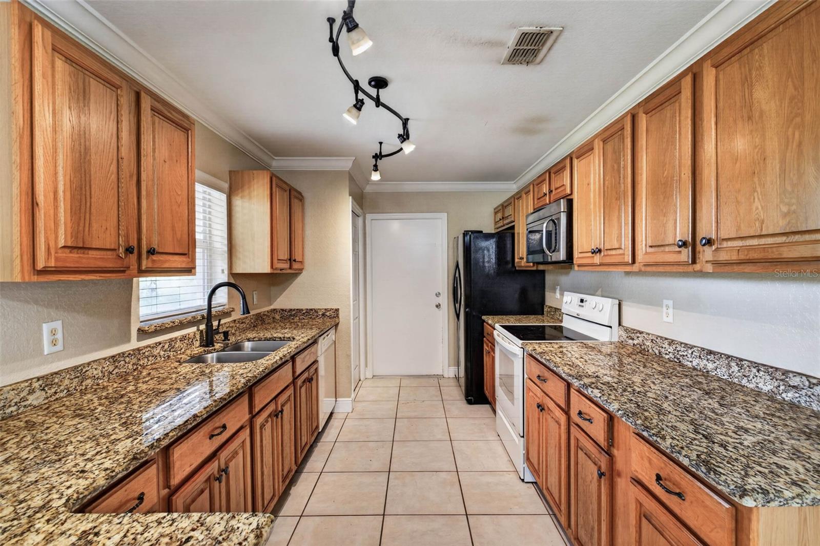 2820 Livingston Rd Property Photo 3