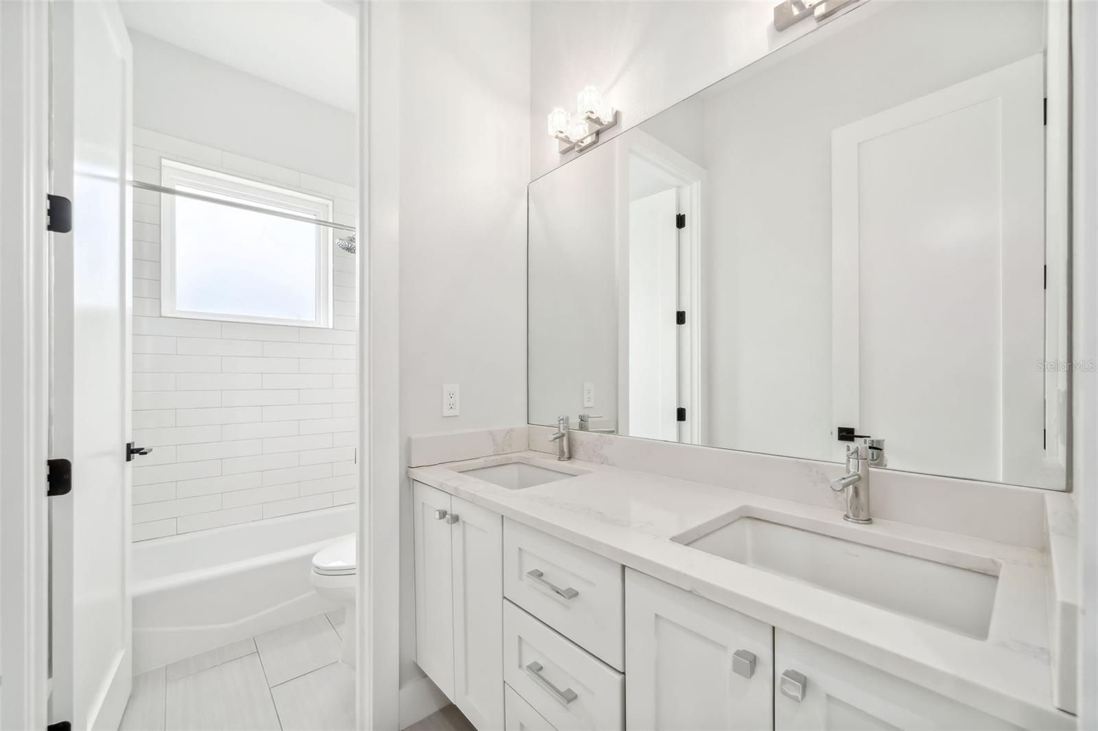 2407 Lafayette Ave Property Photo 27