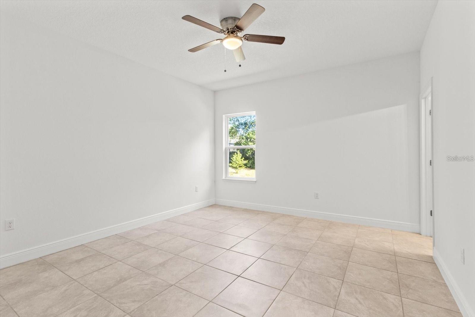 281 Marion Oaks Crse Property Photo 8