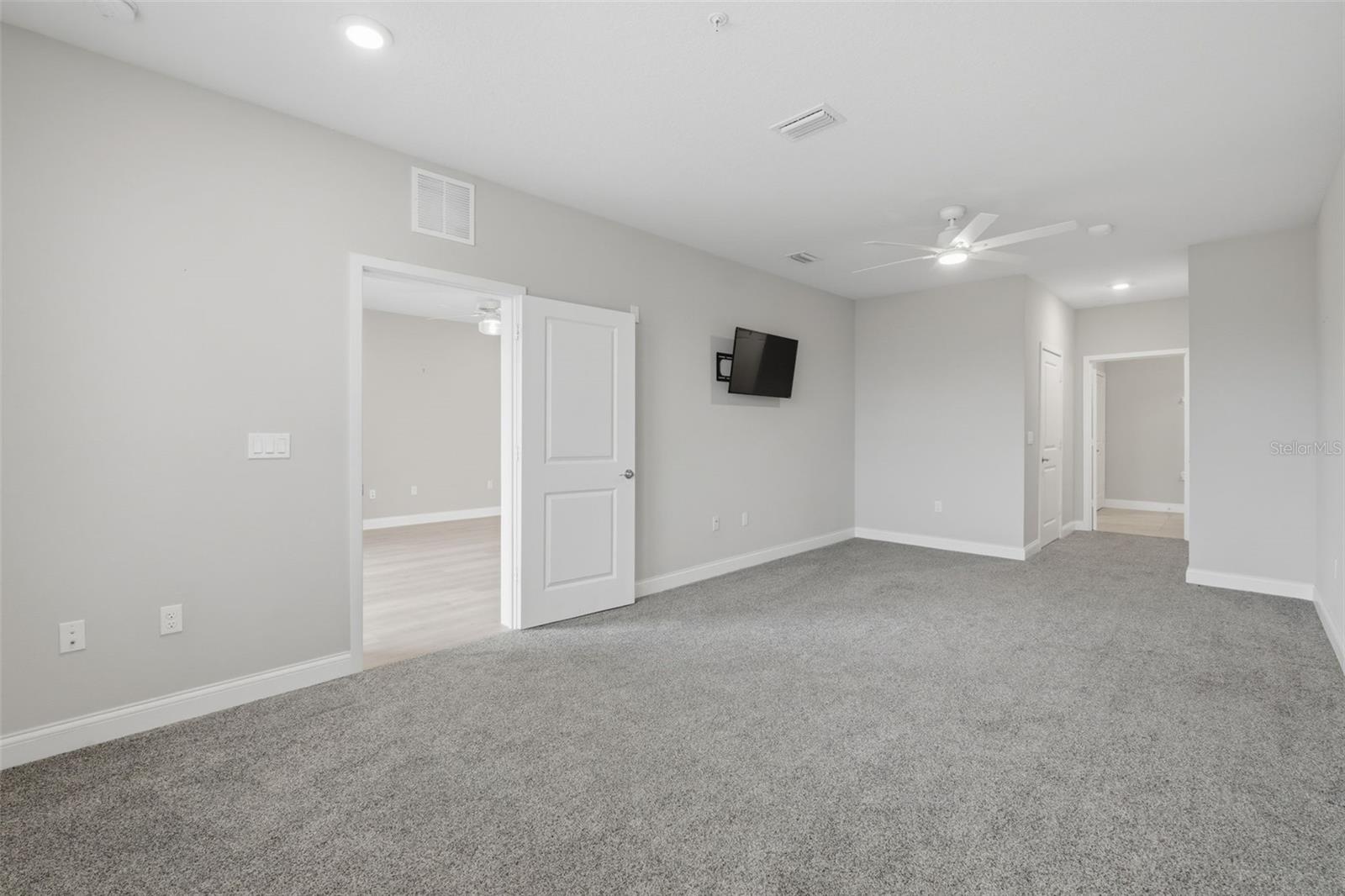 7505 Laureate Blvd #2408 Property Photo 23