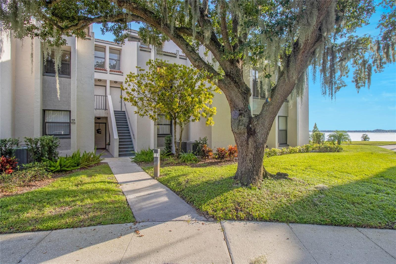 410 Laurel Cove Way Property Photo 1