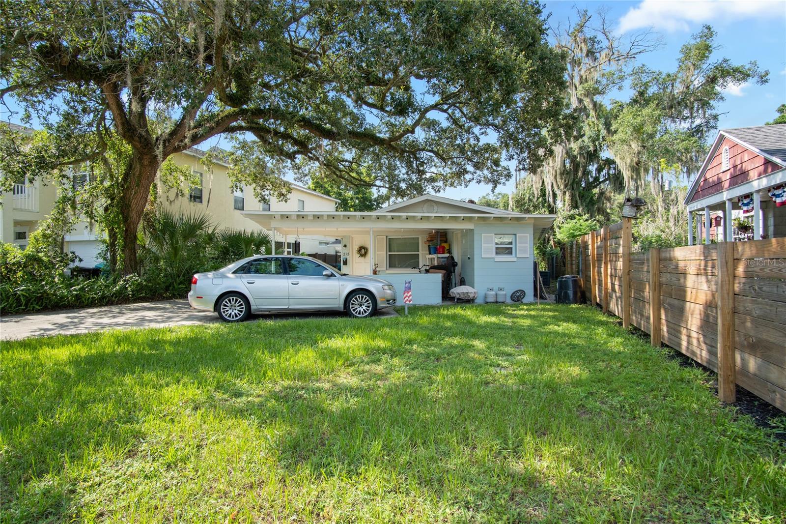 212 E Harvard St Property Photo 2