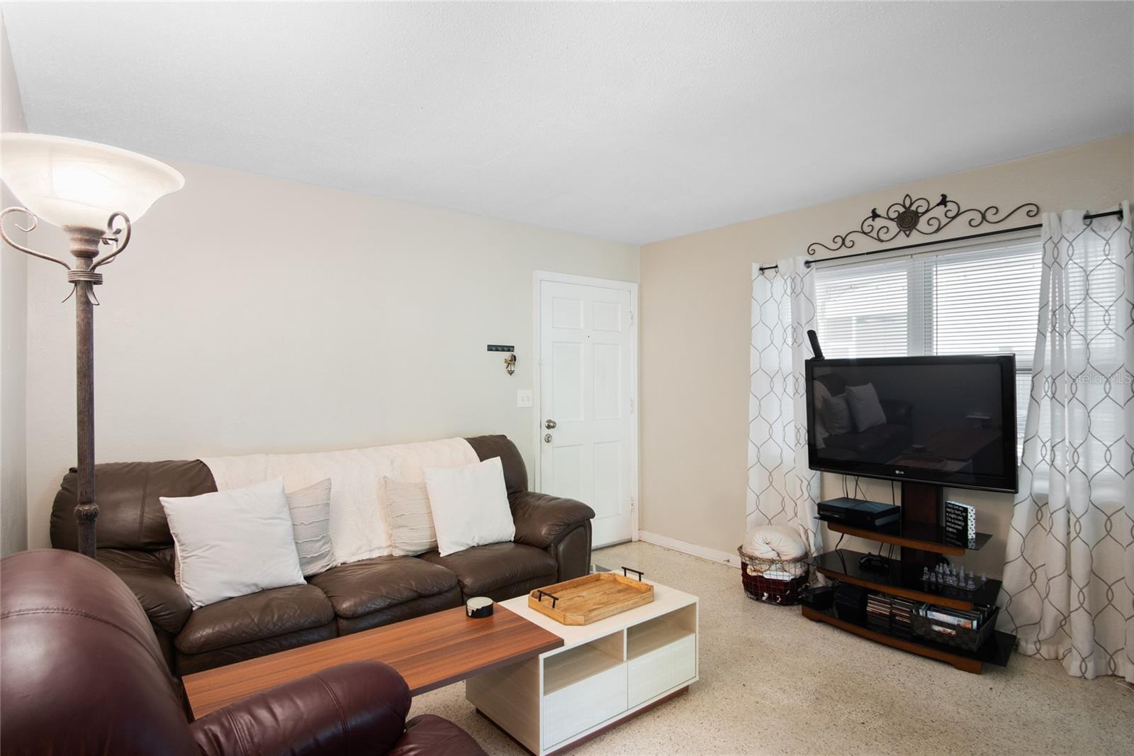 212 E Harvard St Property Photo 15