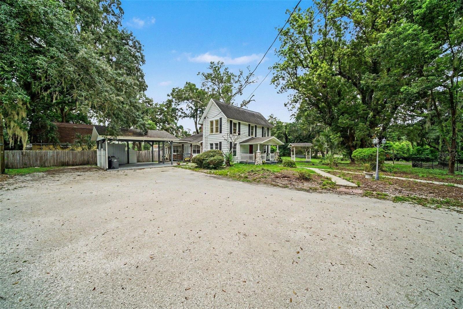 1509 W Windhorst Rd Property Photo 2