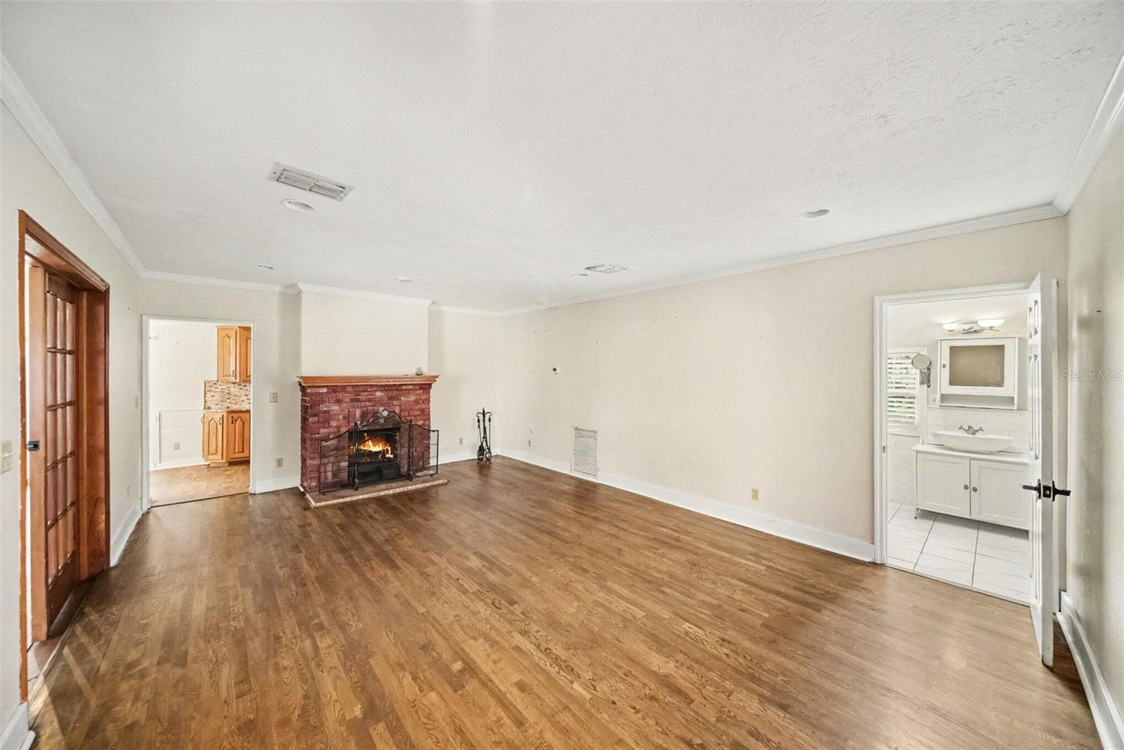 1509 W Windhorst Rd Property Photo 11
