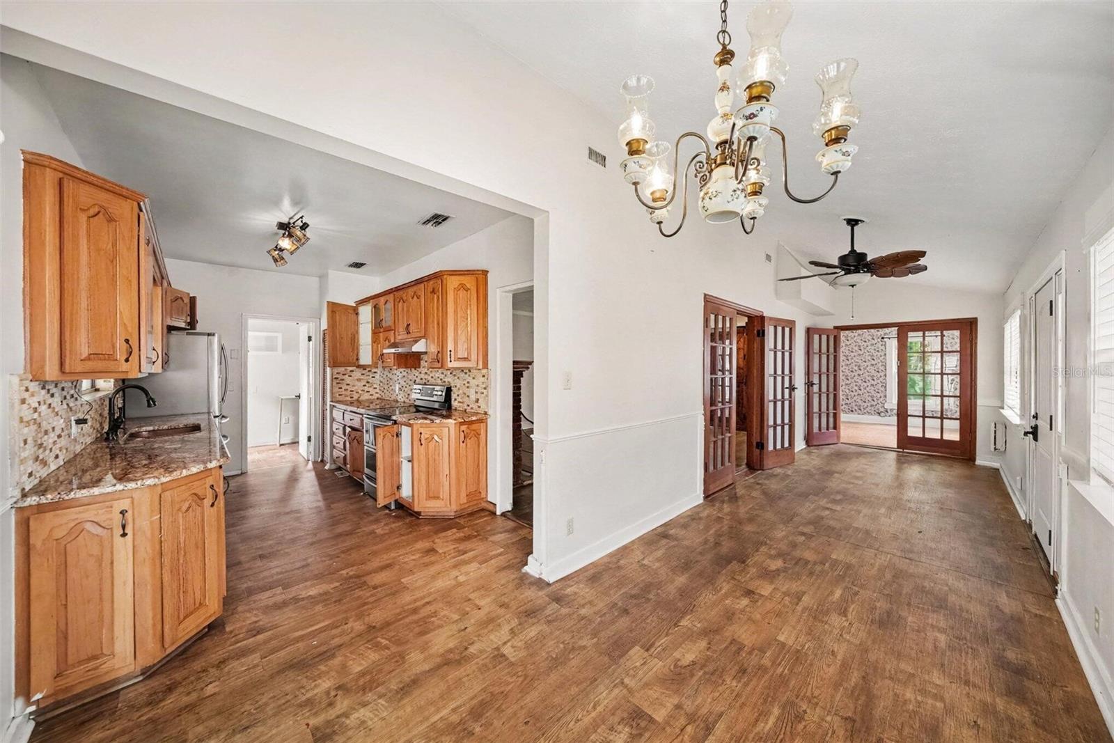 1509 W Windhorst Rd Property Photo 12