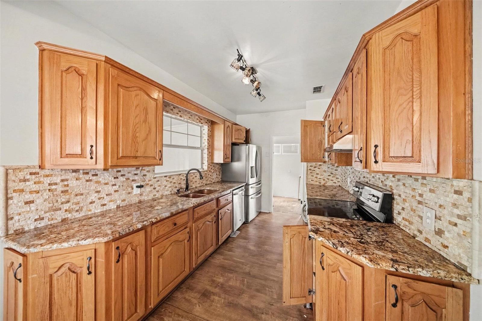1509 W Windhorst Rd Property Photo 13