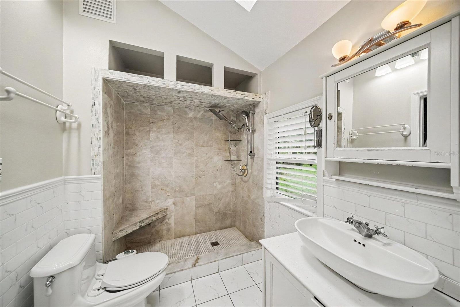 1509 W Windhorst Rd Property Photo 17