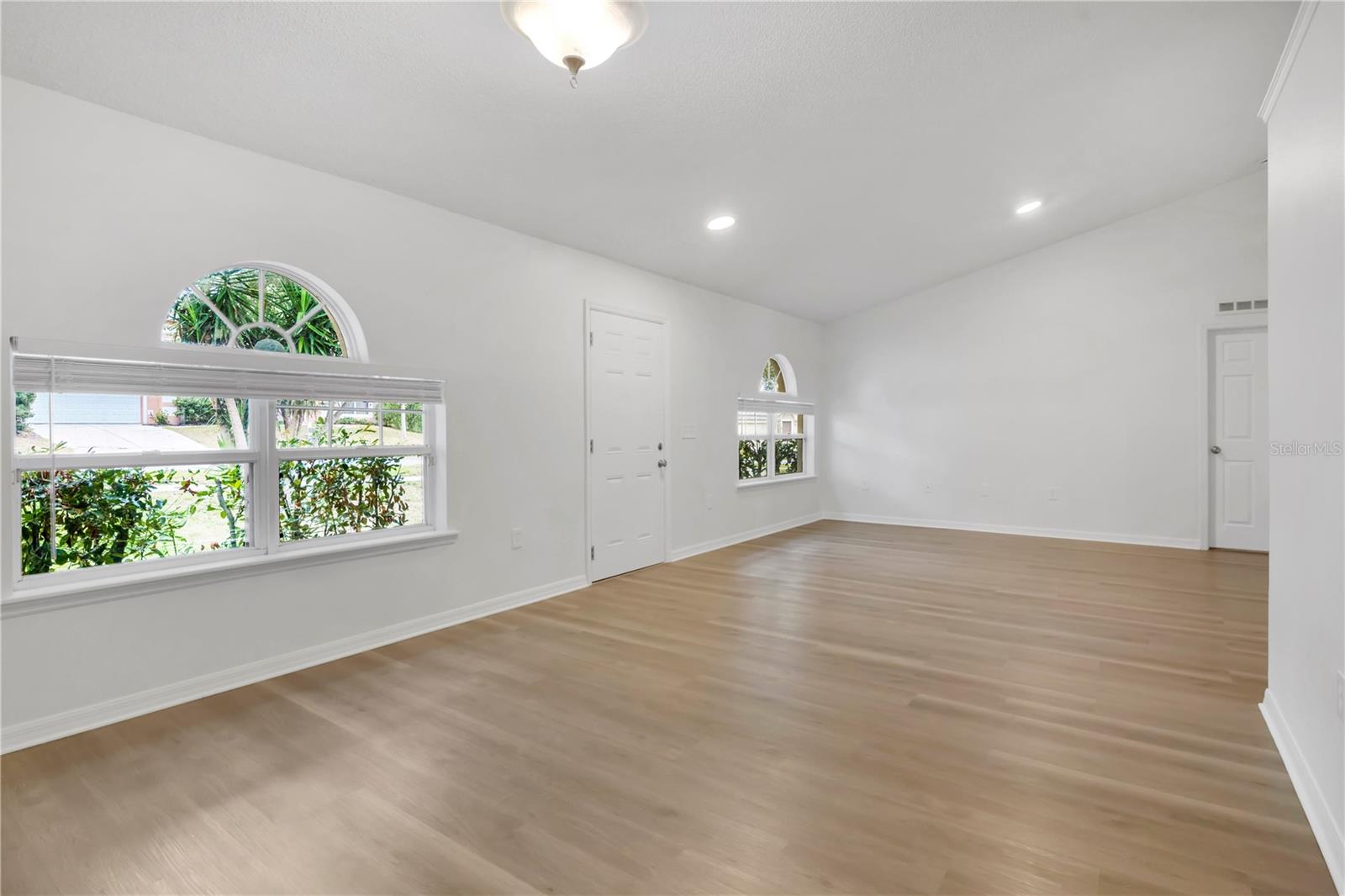2885 White Magnolia Loop Property Photo 2
