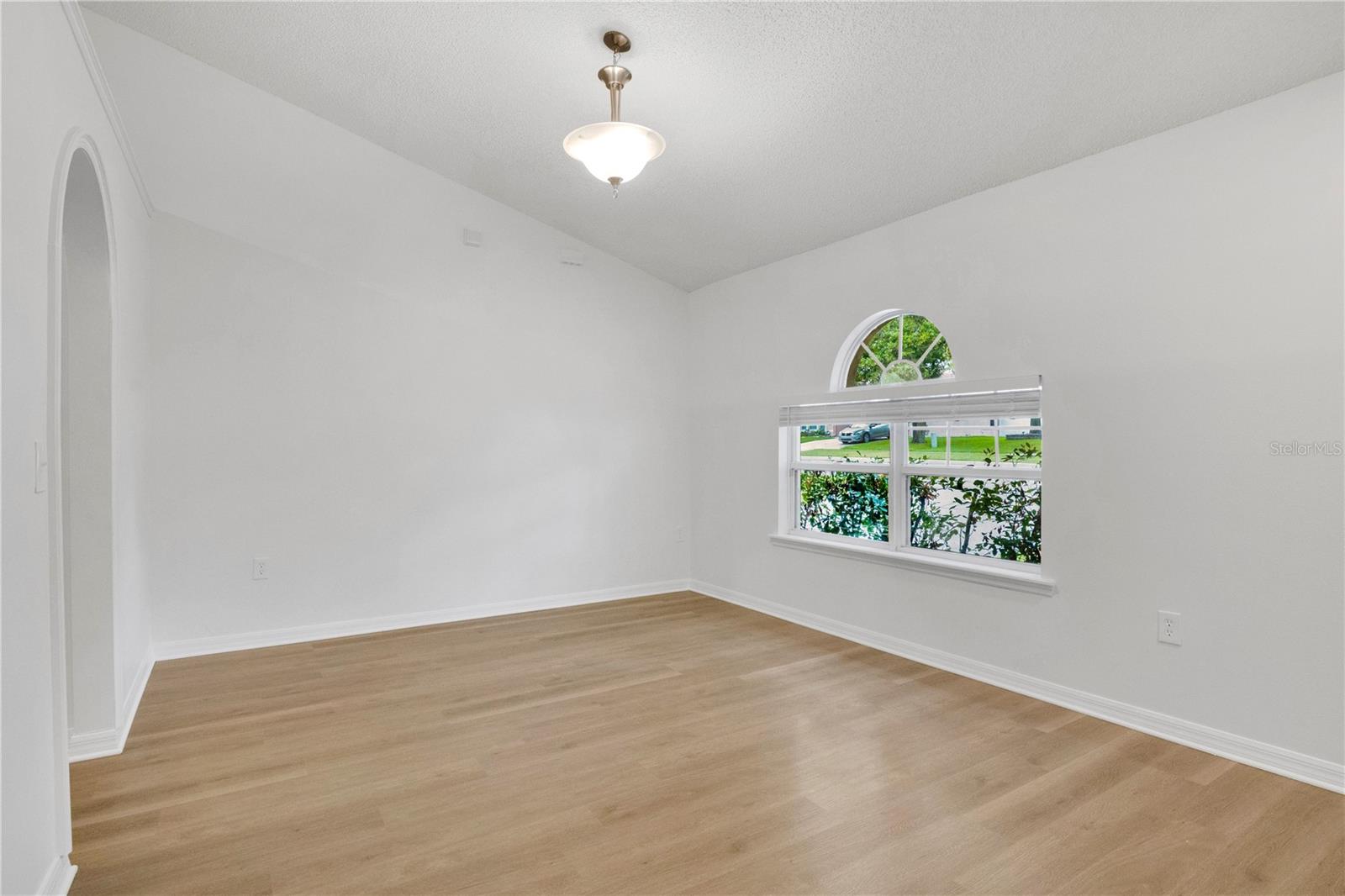 2885 White Magnolia Loop Property Photo 3