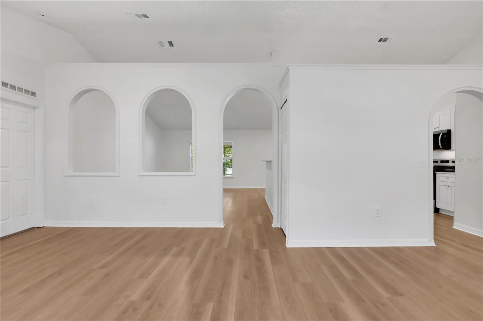 2885 White Magnolia Loop Property Photo 4