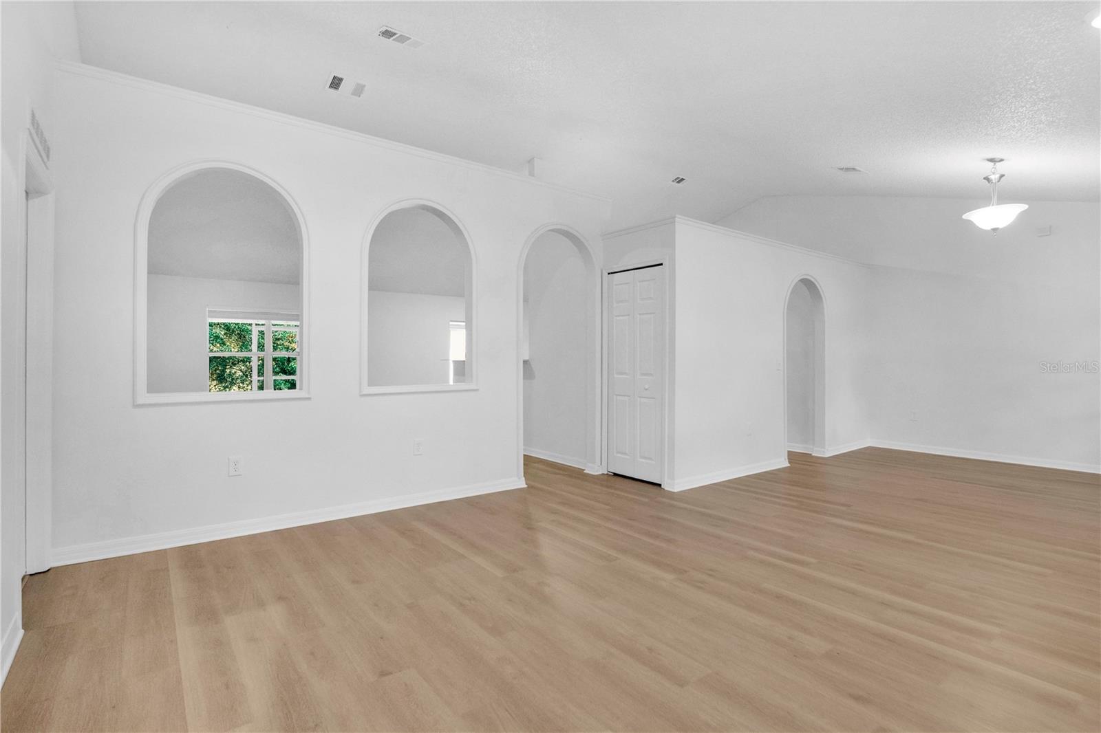 2885 White Magnolia Loop Property Photo 5