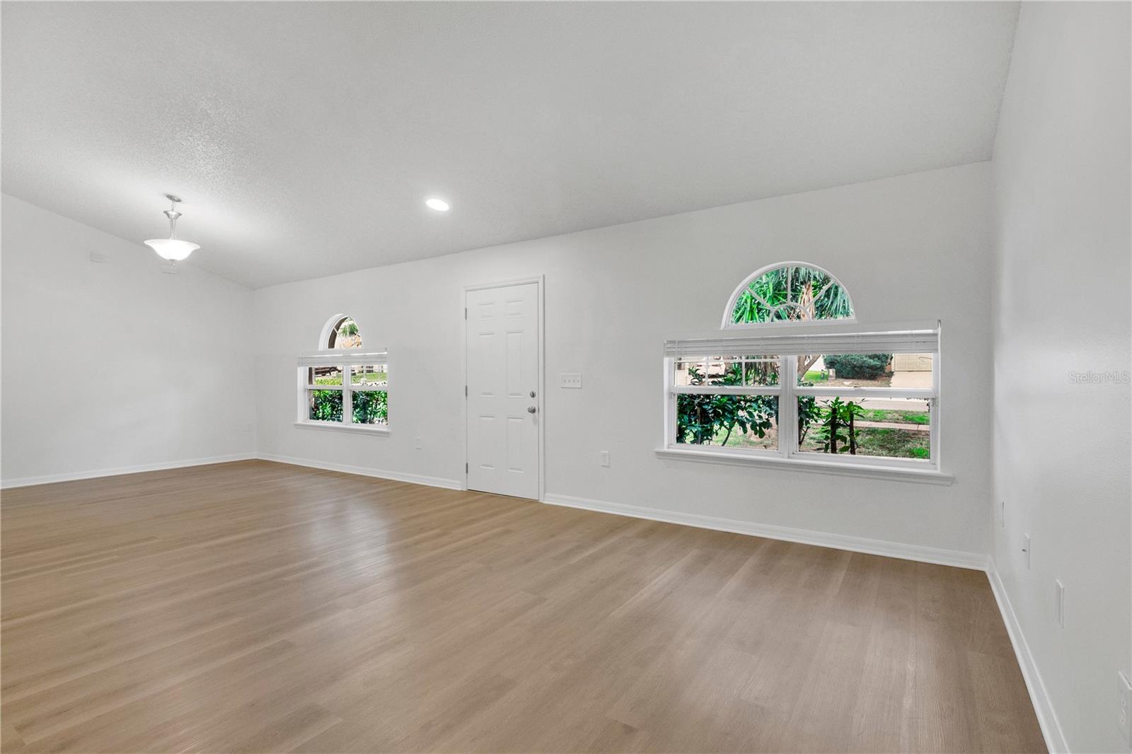 2885 White Magnolia Loop Property Photo 6