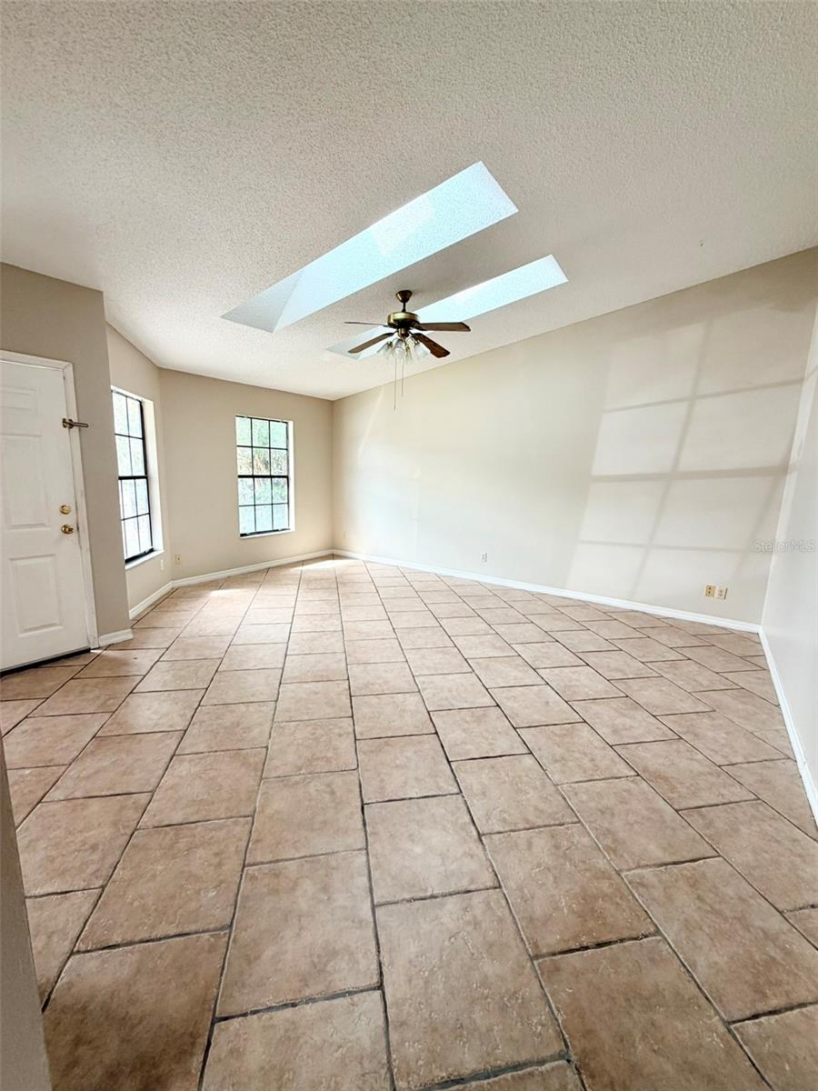437 Wood Rose Ln Property Photo 3