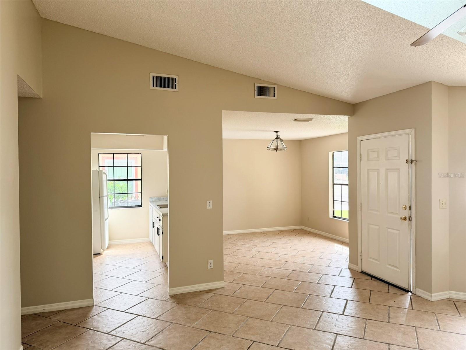 437 Wood Rose Ln Property Photo 5