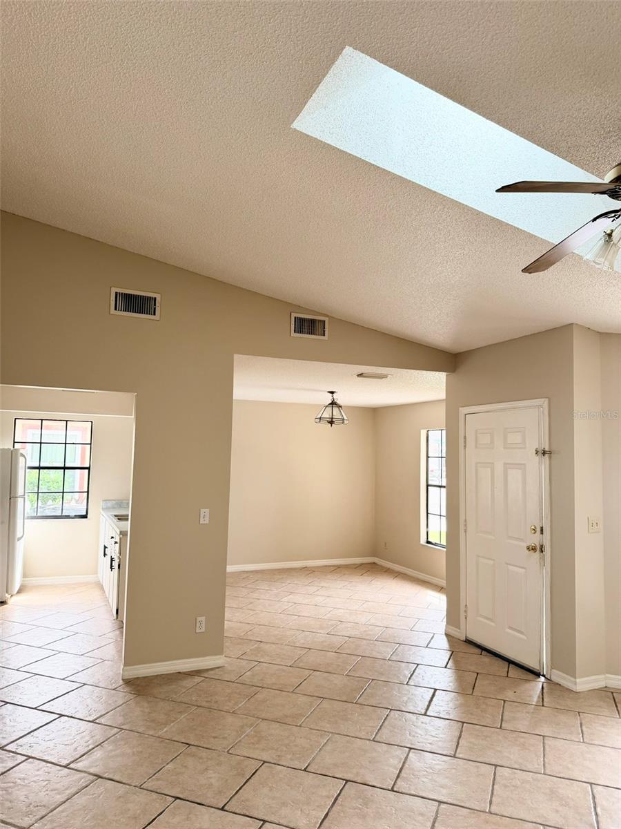 437 Wood Rose Ln Property Photo 6