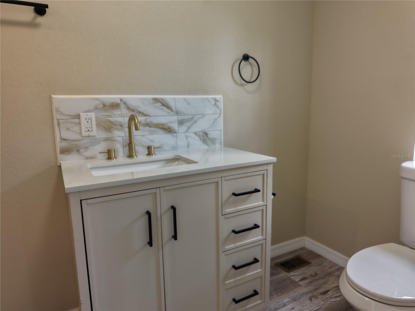 18577 Everett Rd Property Photo 12