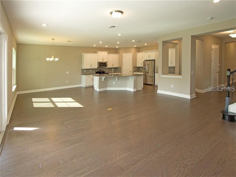 8712 Crescendo Ave Property Photo 4