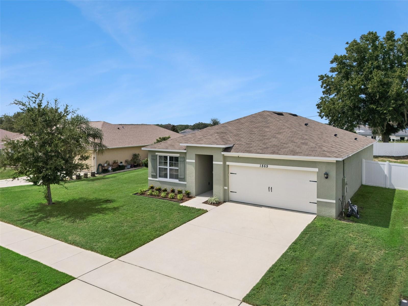 1869 Sunset Ridge Dr Property Photo 2
