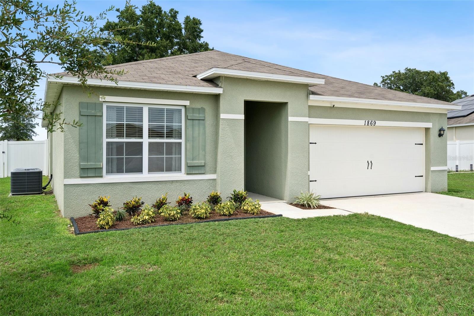 1869 Sunset Ridge Dr Property Photo 3