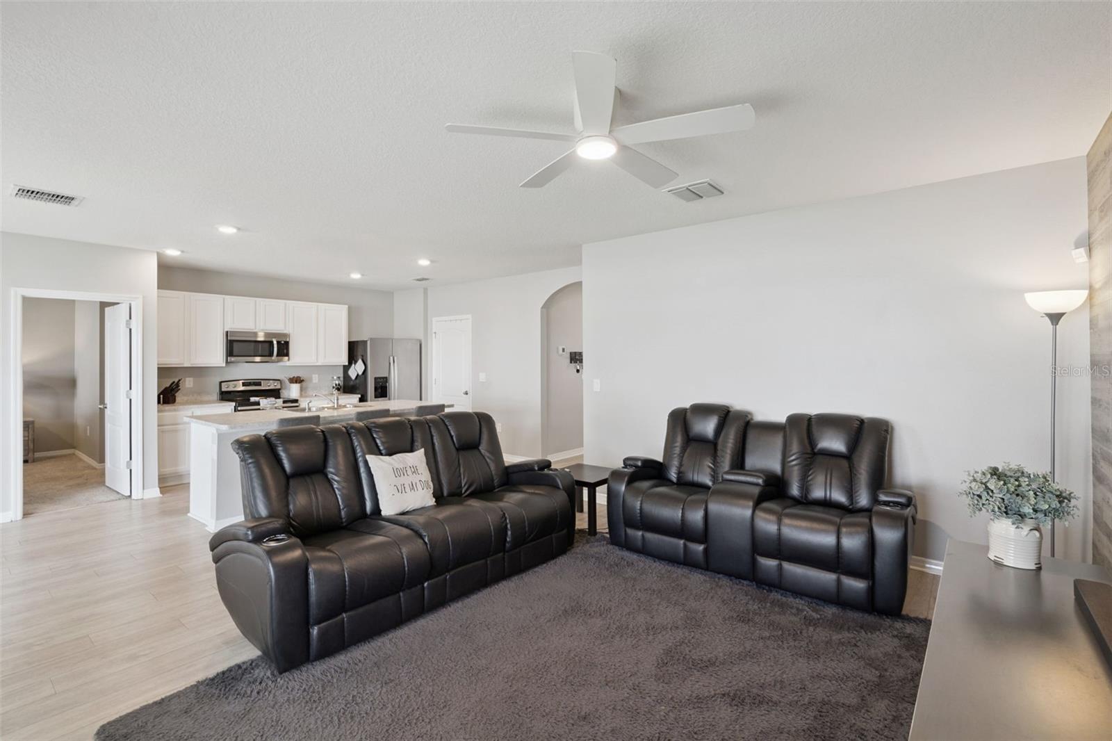 1869 Sunset Ridge Dr Property Photo 6