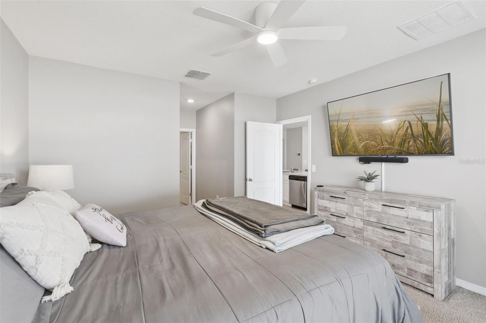 1869 Sunset Ridge Dr Property Photo 18