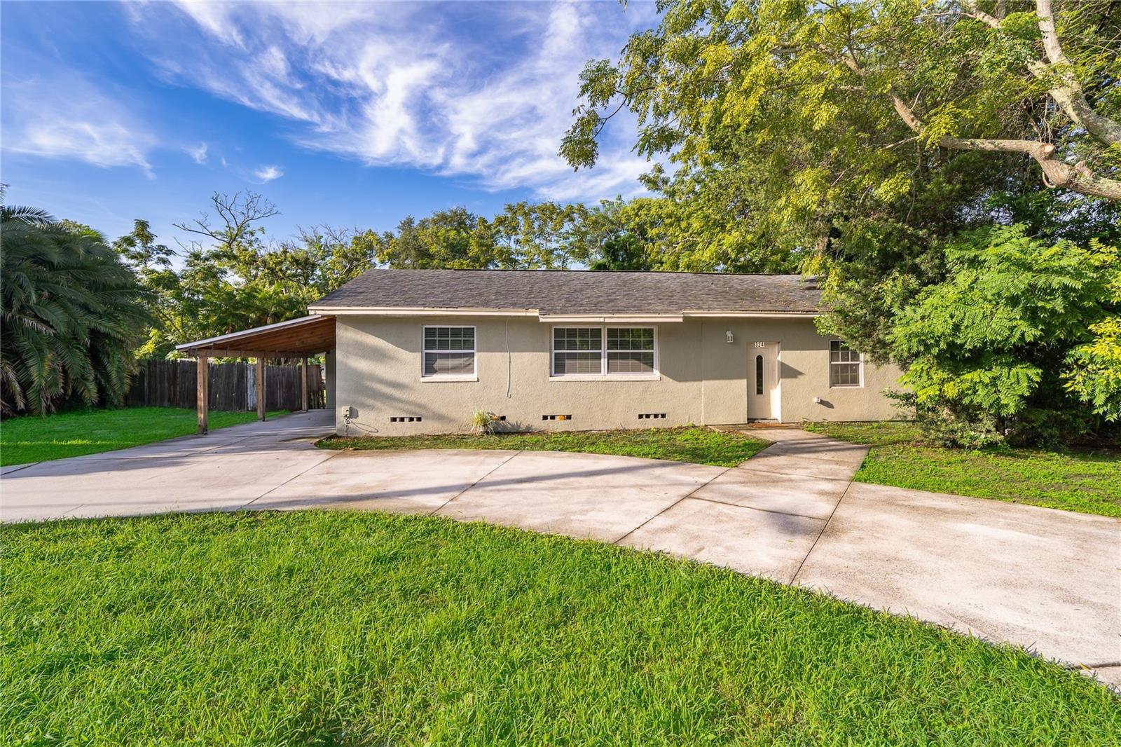 324 Seminola Blvd Property Photo 1