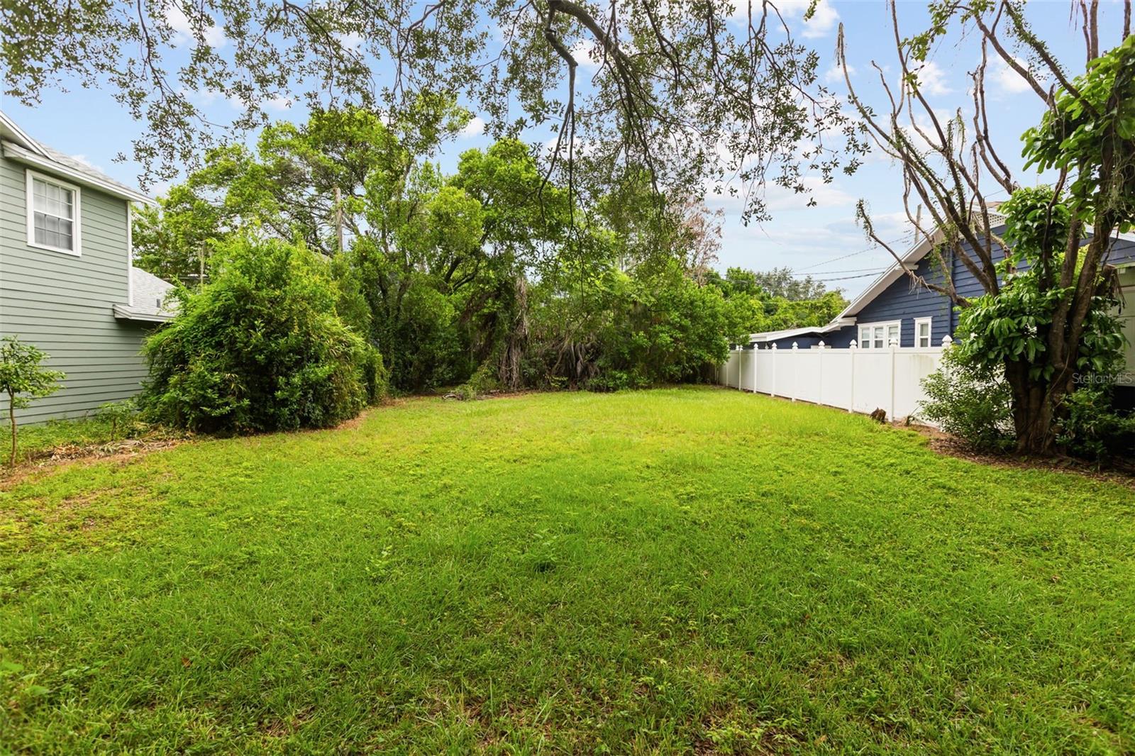 311 E Yale St Property Photo 5