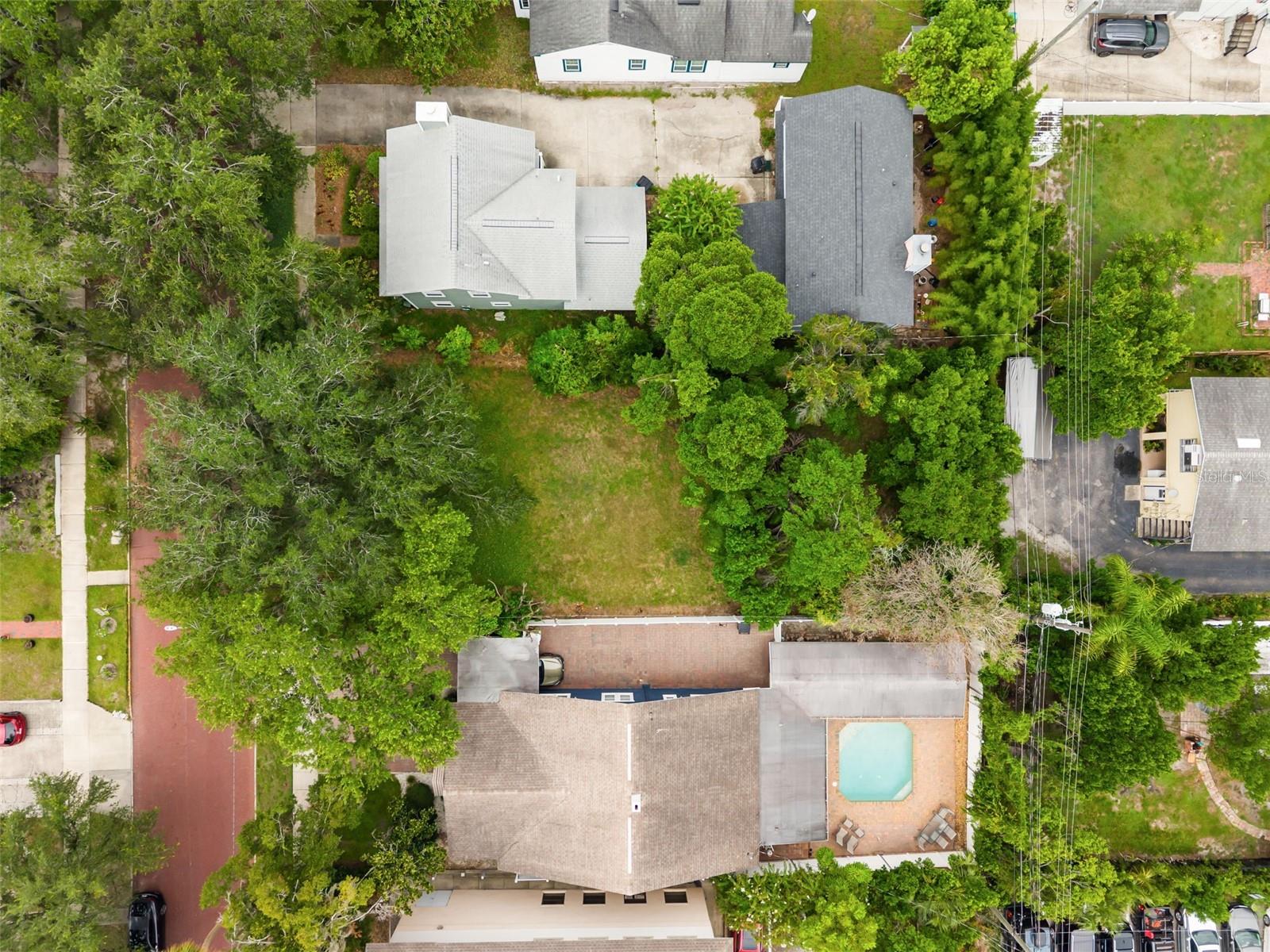 311 E Yale St Property Photo 8