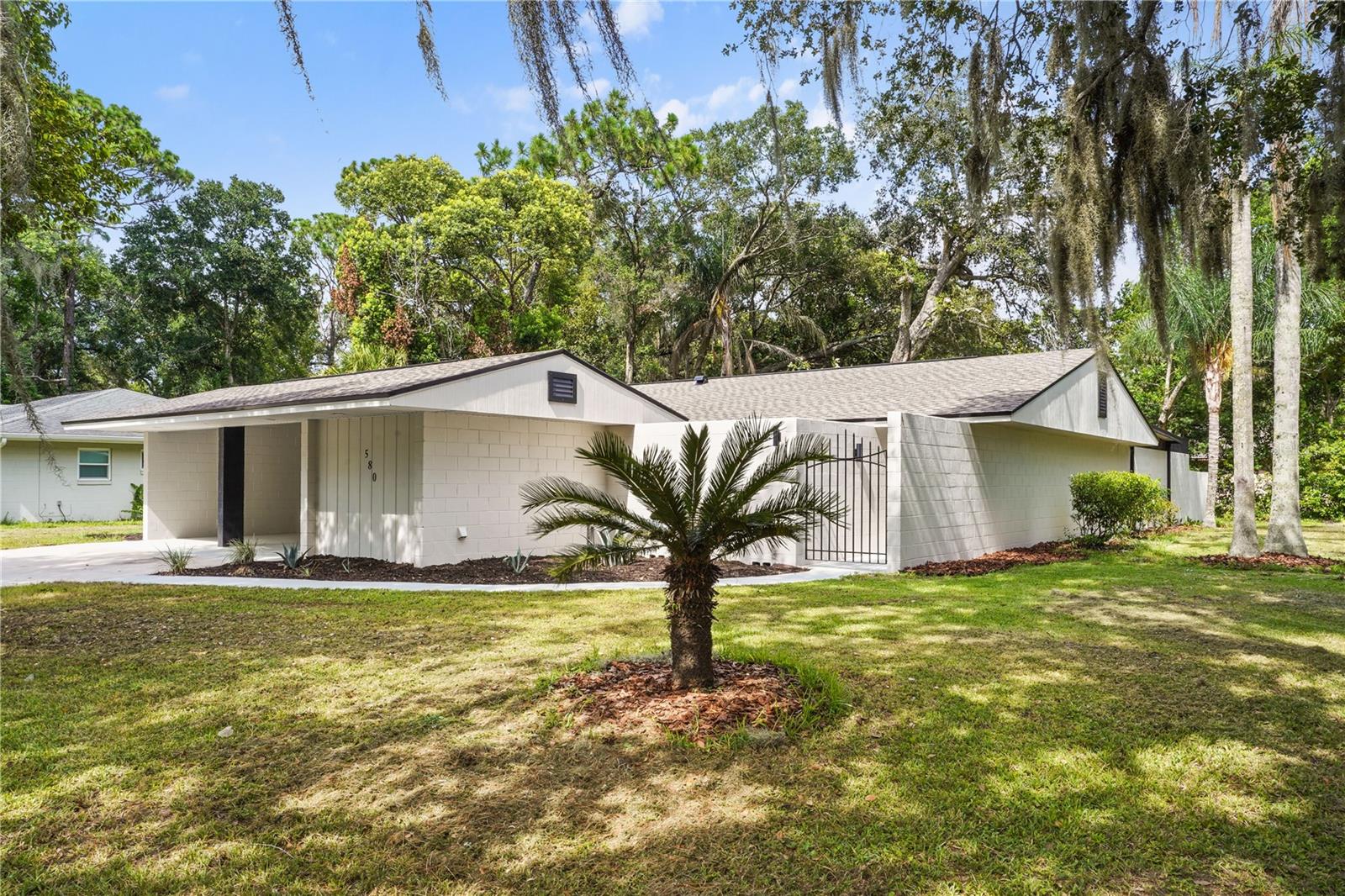 580 Devonshire Blvd Property Photo 4