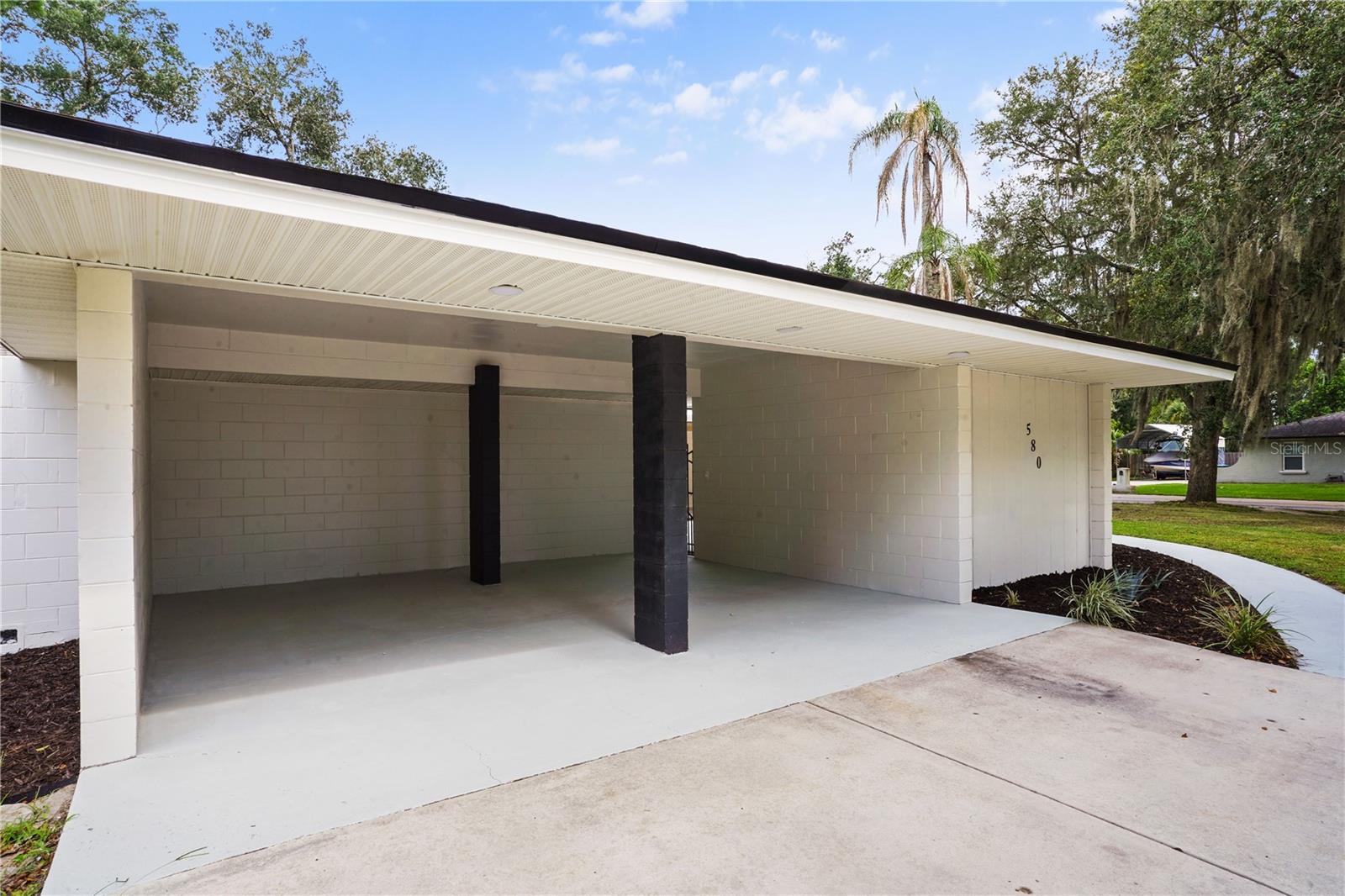 580 Devonshire Blvd Property Photo 8