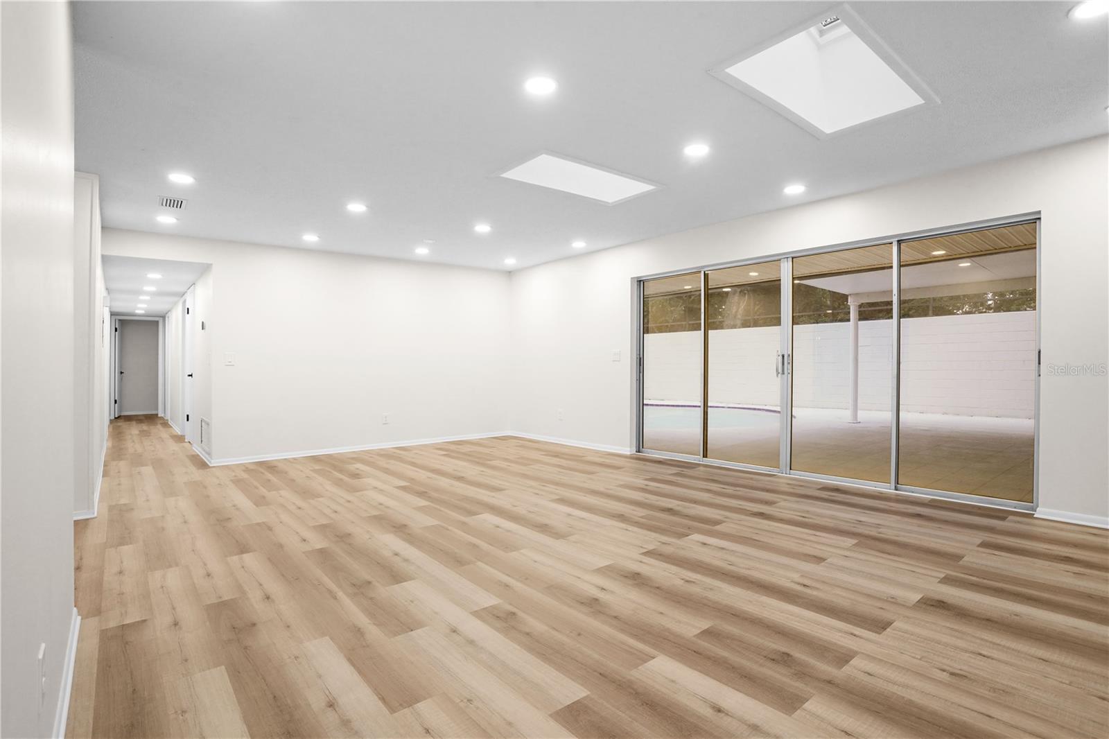 580 Devonshire Blvd Property Photo 13