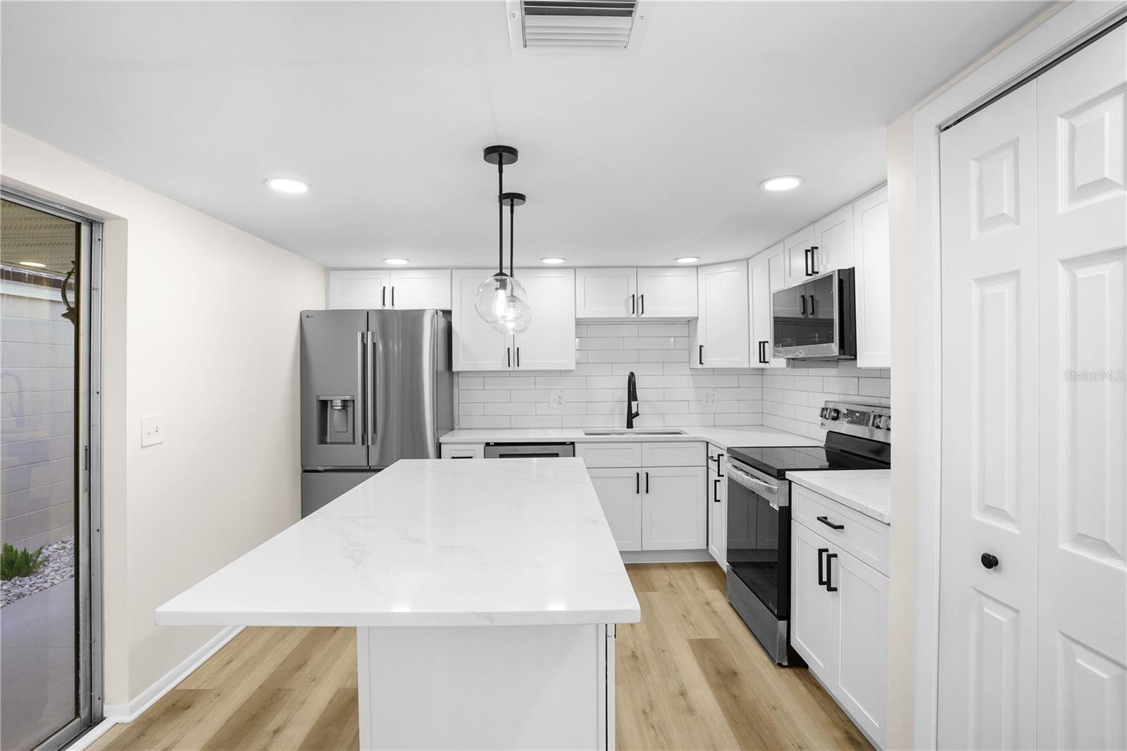 580 Devonshire Blvd Property Photo 18