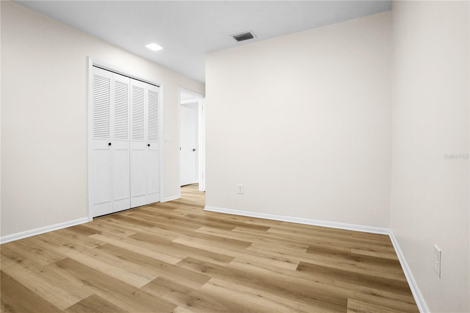 580 Devonshire Blvd Property Photo 34