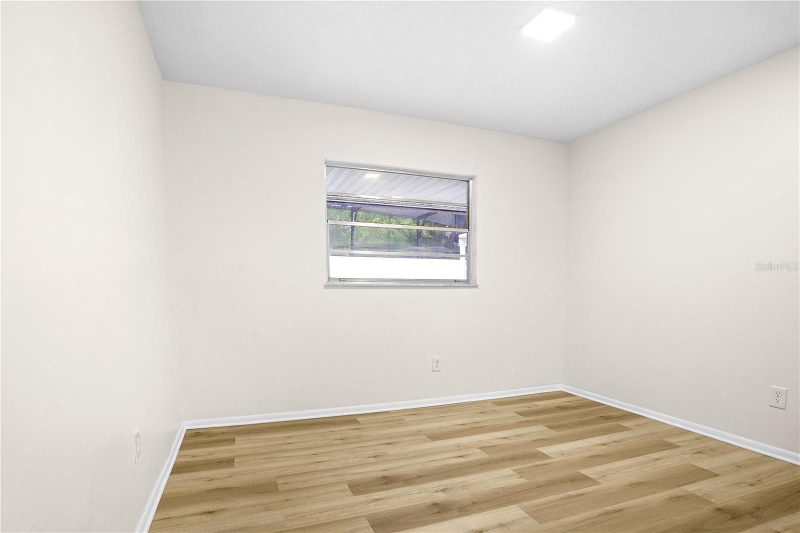 580 Devonshire Blvd Property Photo 39