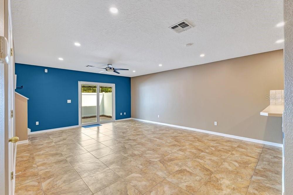 942 Coquina Rock St Property Photo 5