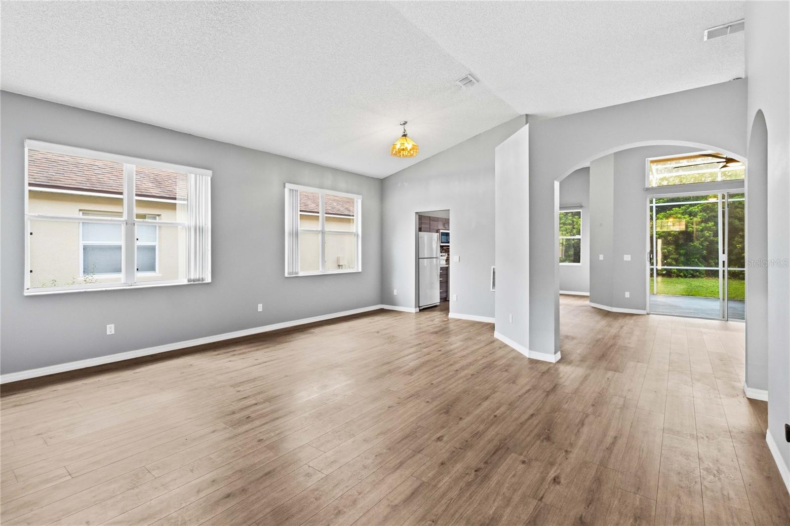 2412 Runyon Cir Property Photo 6