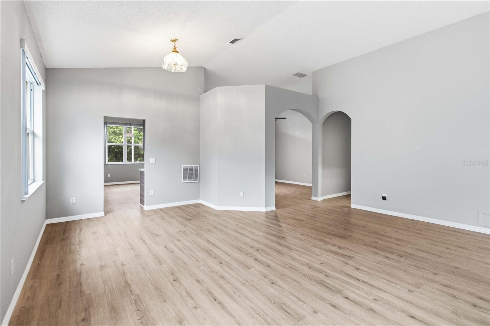 2412 Runyon Cir Property Photo 7