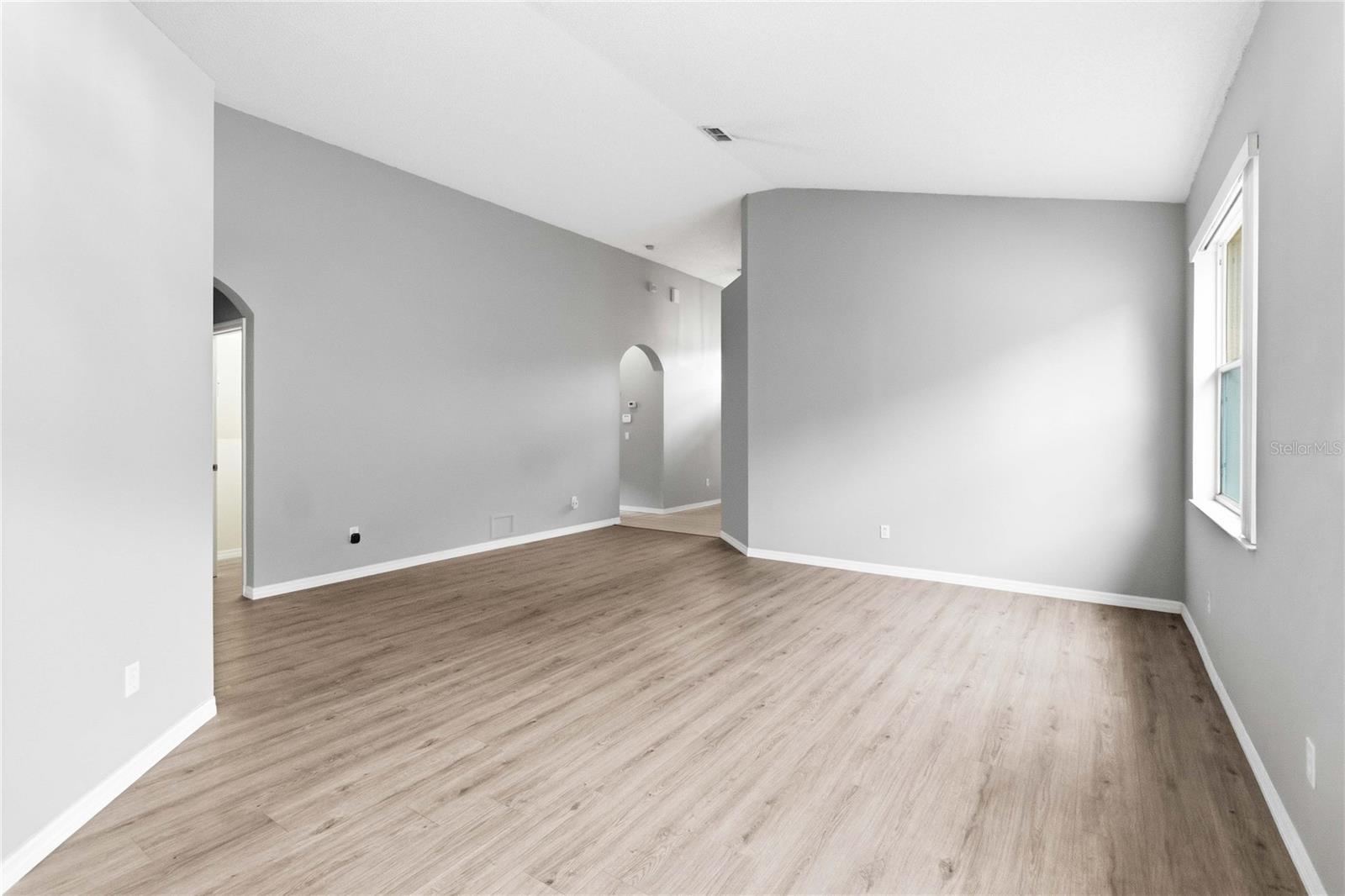 2412 Runyon Cir Property Photo 8