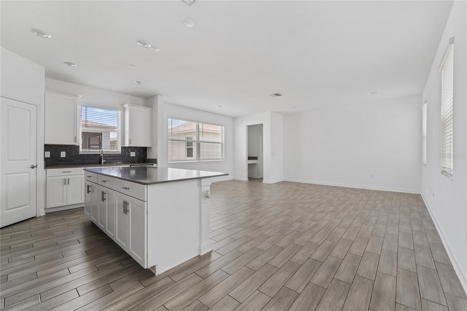 2999 Addison Blvd Property Photo 7