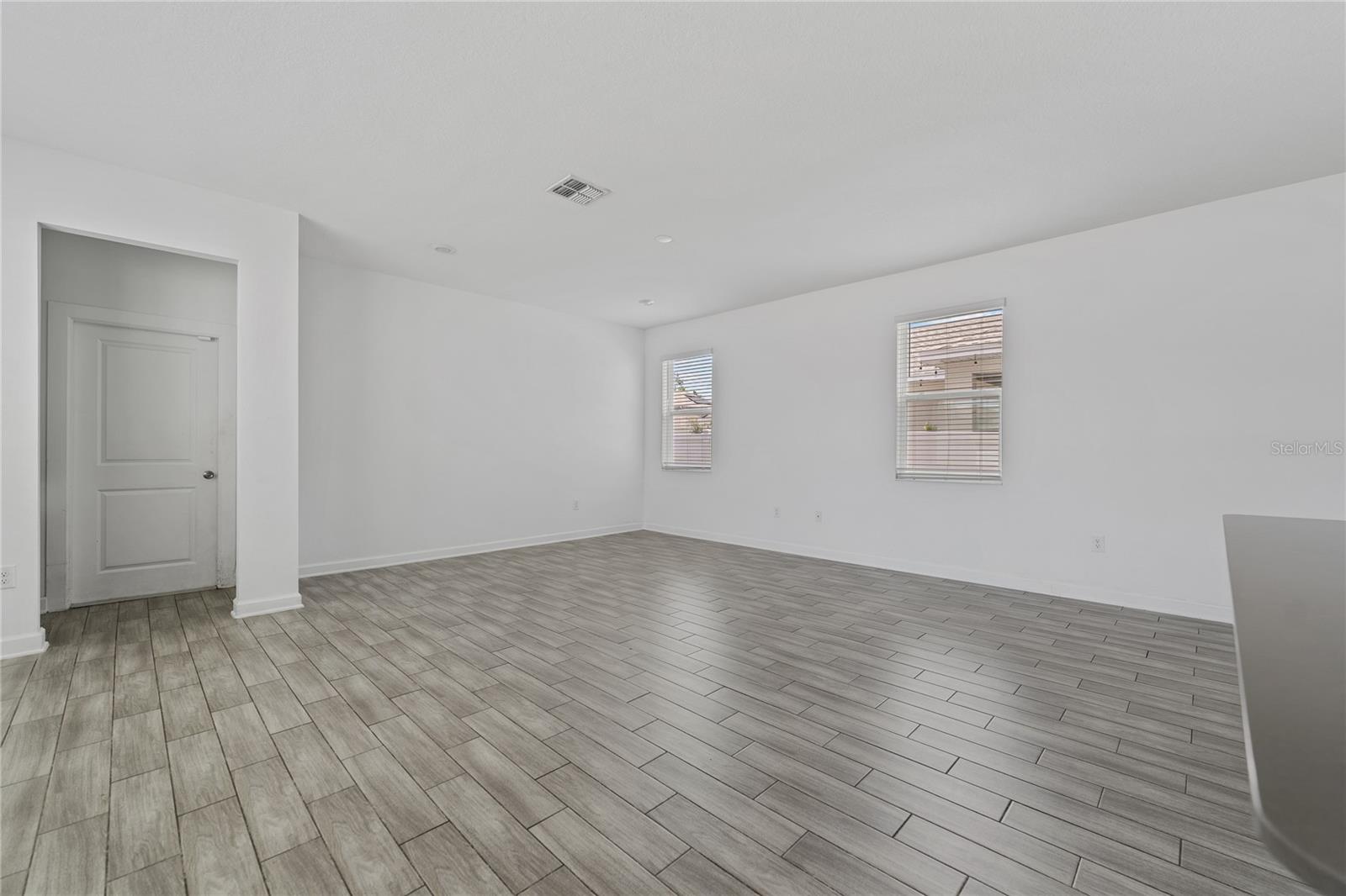2999 Addison Blvd Property Photo 9