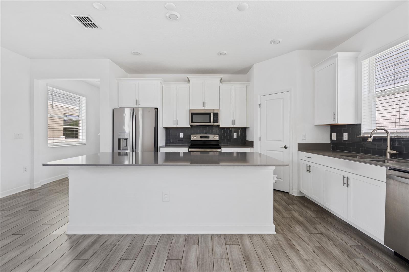 2999 Addison Blvd Property Photo 11