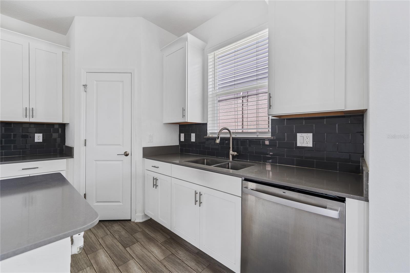2999 Addison Blvd Property Photo 12