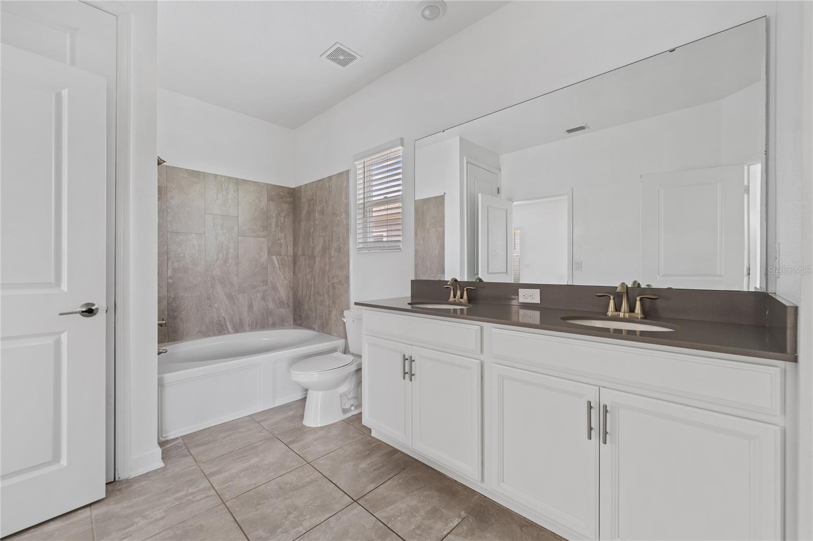2999 Addison Blvd Property Photo 18