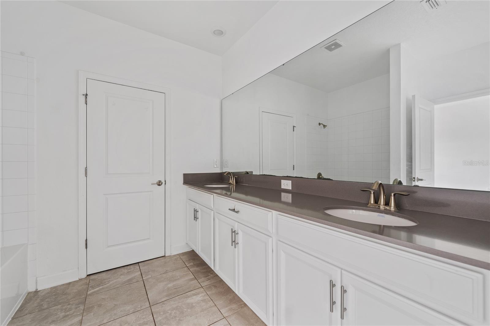 2999 Addison Blvd Property Photo 20