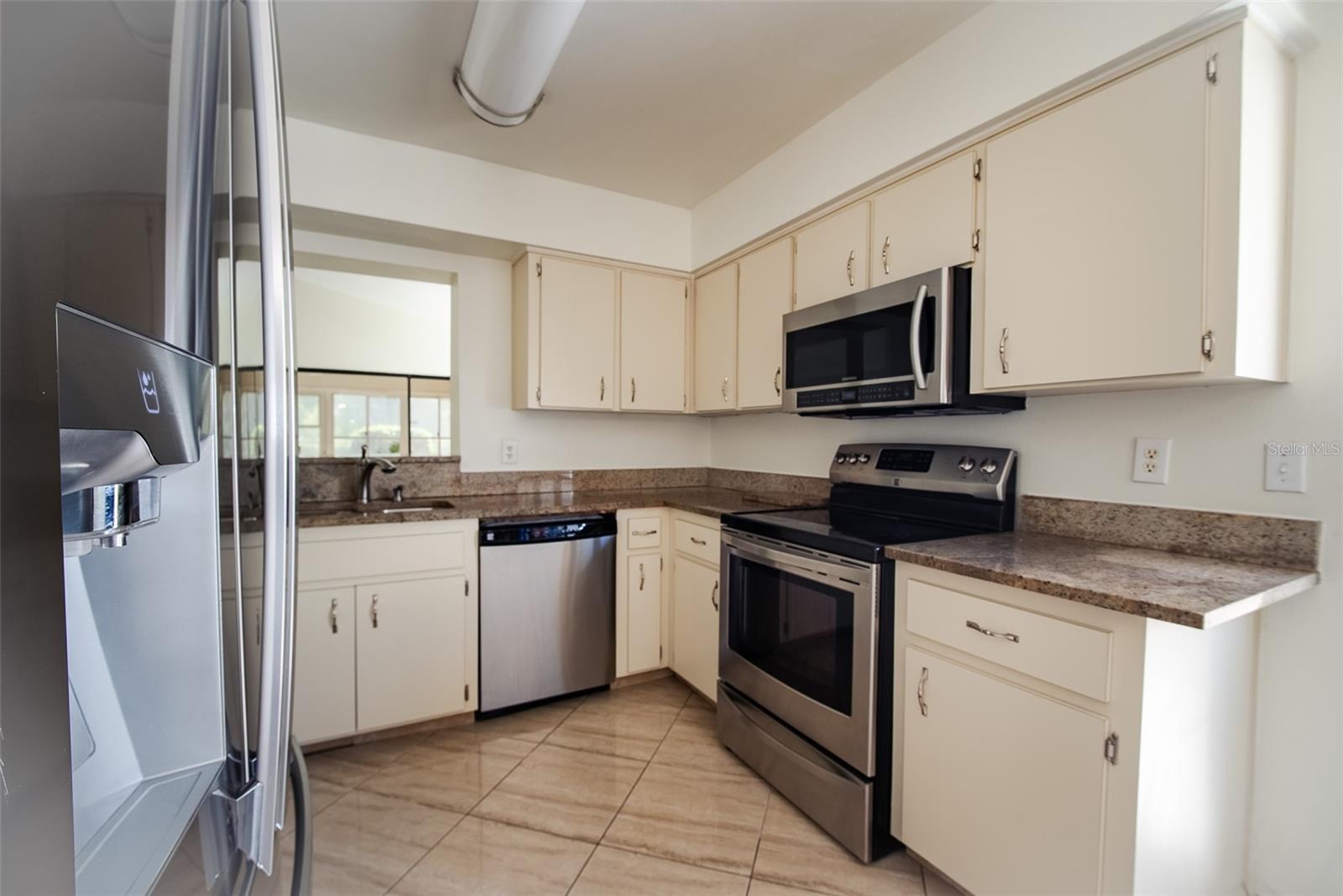 3429 Pinebrook Ct Property Photo 6