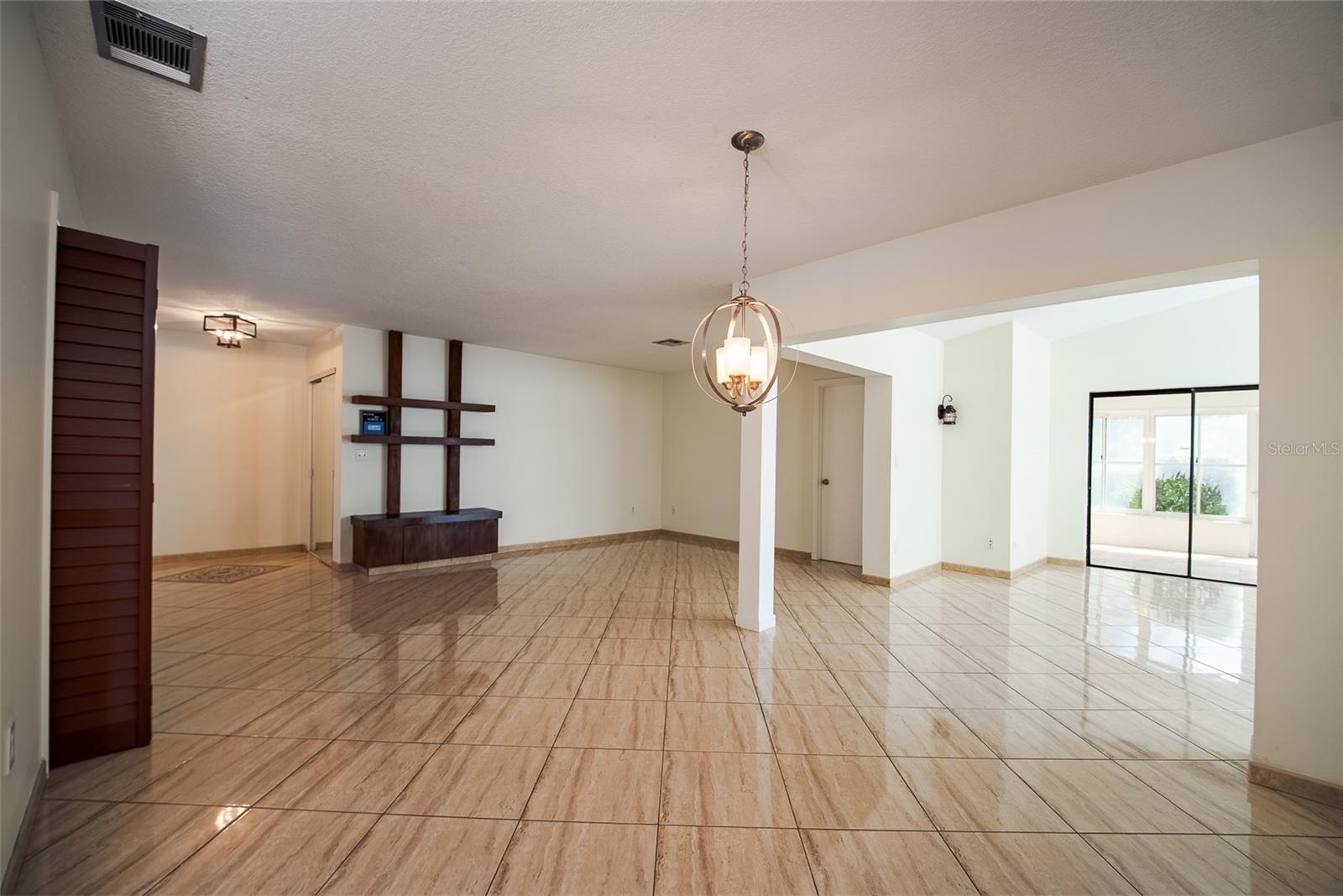 3429 Pinebrook Ct Property Photo 7